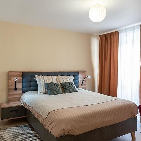 Logis Face A L'Abbatiale Apartment Болио-сюр-Дордон Екстериор снимка