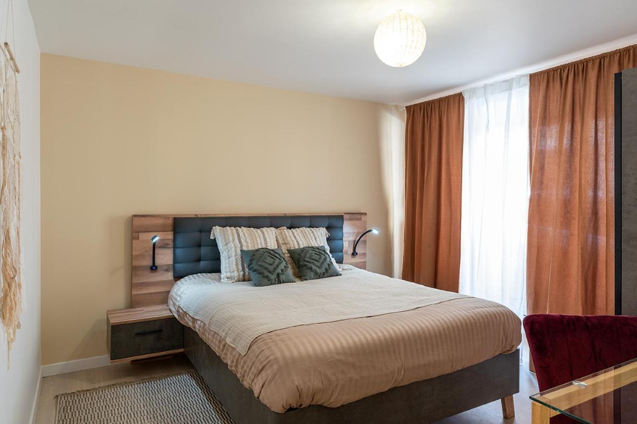 Logis Face A L'Abbatiale Apartment Болио-сюр-Дордон Екстериор снимка